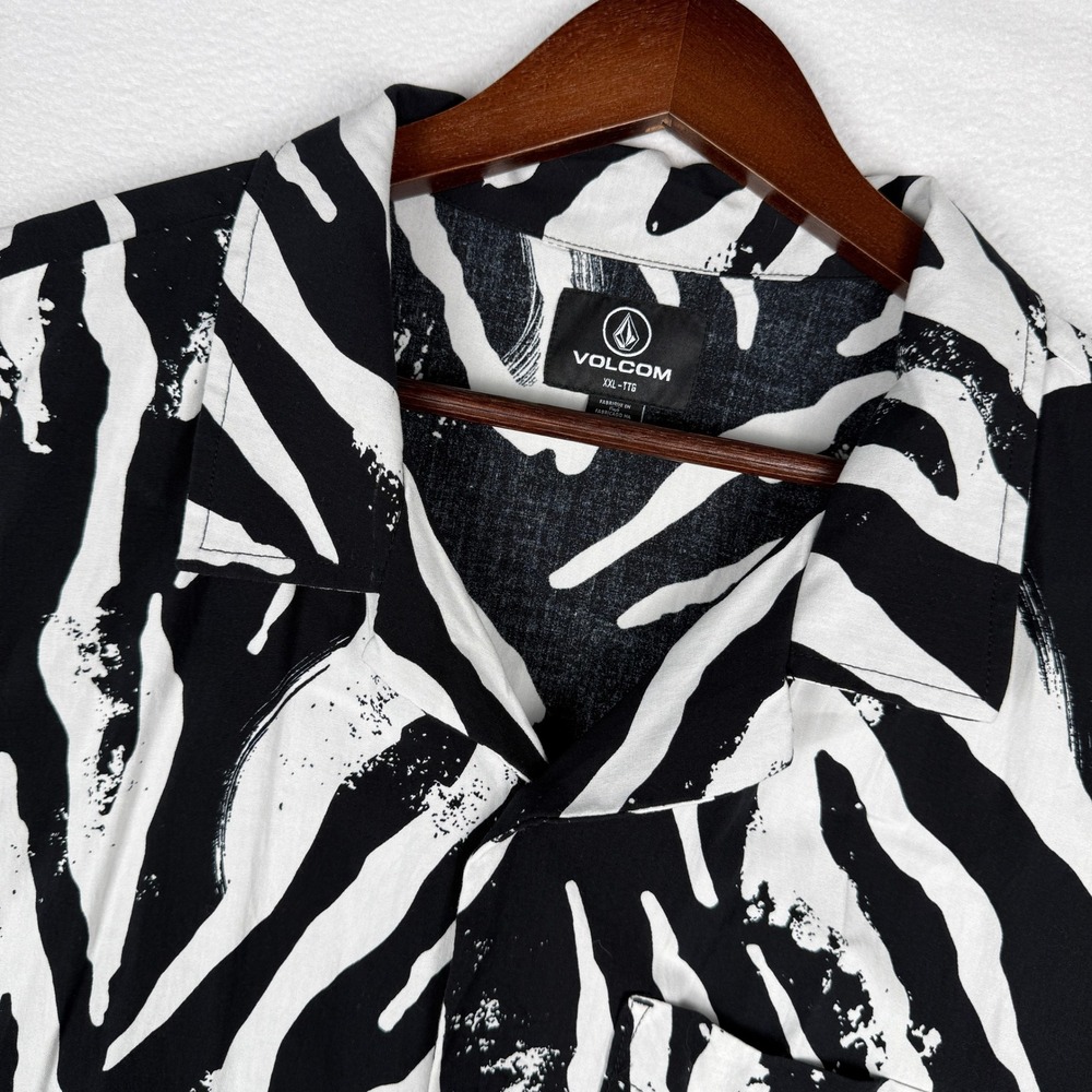 Volcom Stone Party Animals Shirt Mens XXL Zebra Abstract Short Sleeve Button Up